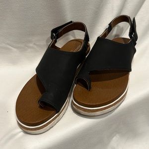 ADRIENNE VITTADINI AV Patsi Black Faux Leather Platform Sandals 6.5